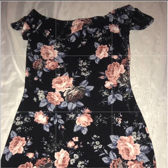 Off the shoulder dress - Picture 2 of 3